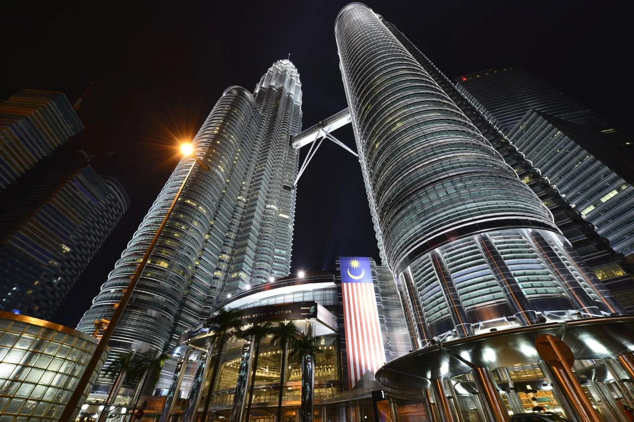 Kuala Lumpur cityscape with Petronas Towers: Malaysia food allergy accommodation guide