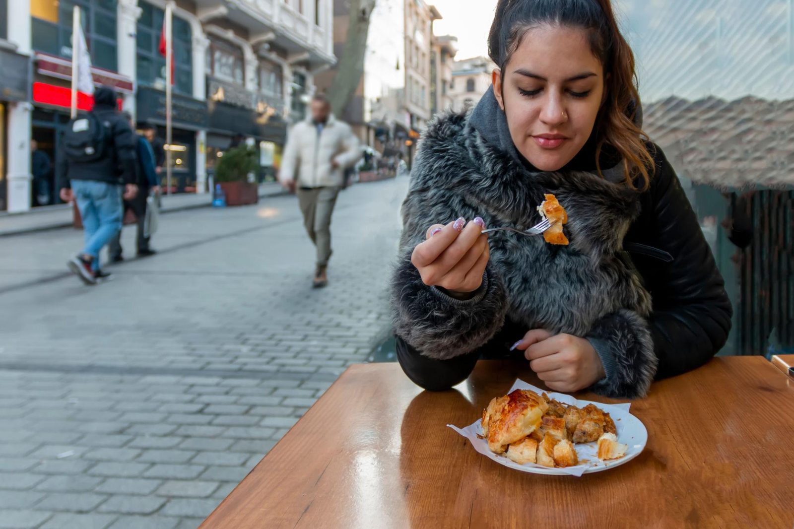 Istanbul street food scene: Turkiye food allergy travel hub