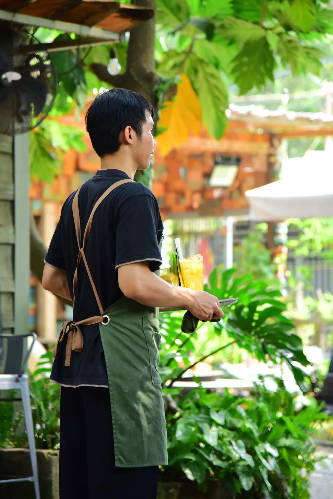 Street market vendor in Vietnam, complete food allergy travel guide for Ho Chi Minh City