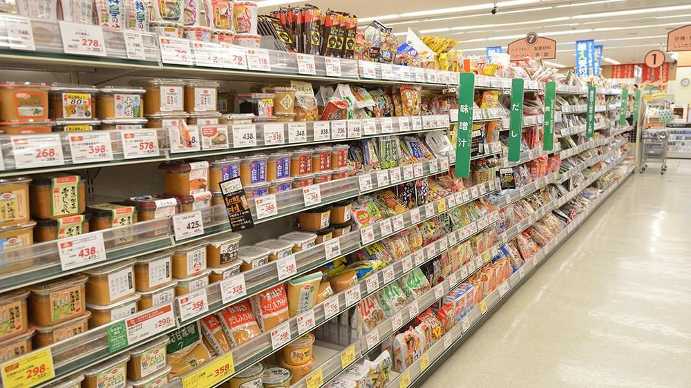 Aisle of a Japanese supermarket with labeled products